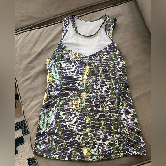 Lululemon top with mesh and built in bra 4 - Picture 1 of 4